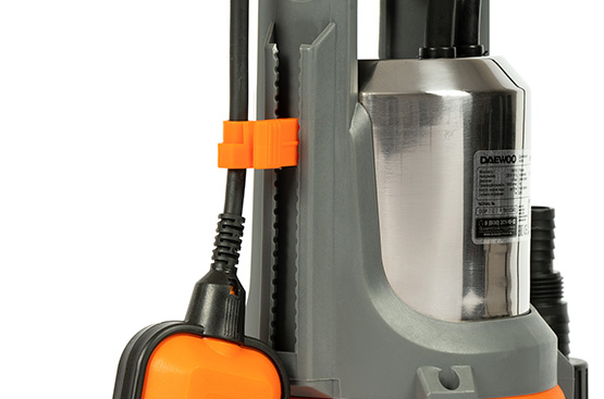 Высоту срабатывания поплавкового выключателя можно точно отрегулировать путем перемещения фиксатора кабеля на корпусе насоса.