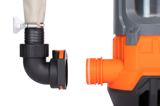 Насос имеет специальный быстрозажимной разъем, который позволяет оперативно и без лишних усилий присоединить патрубок со шлангом к насосу.